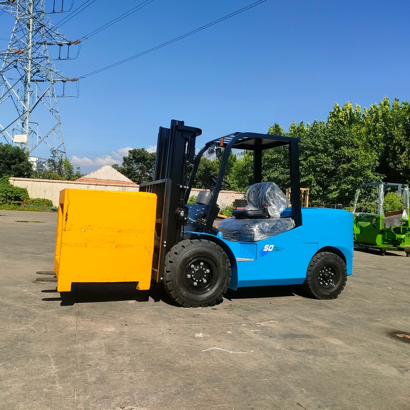 Camion à contrepoids électrique