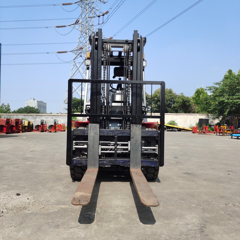 Fourche à écartement réglable pour chariot élévateur