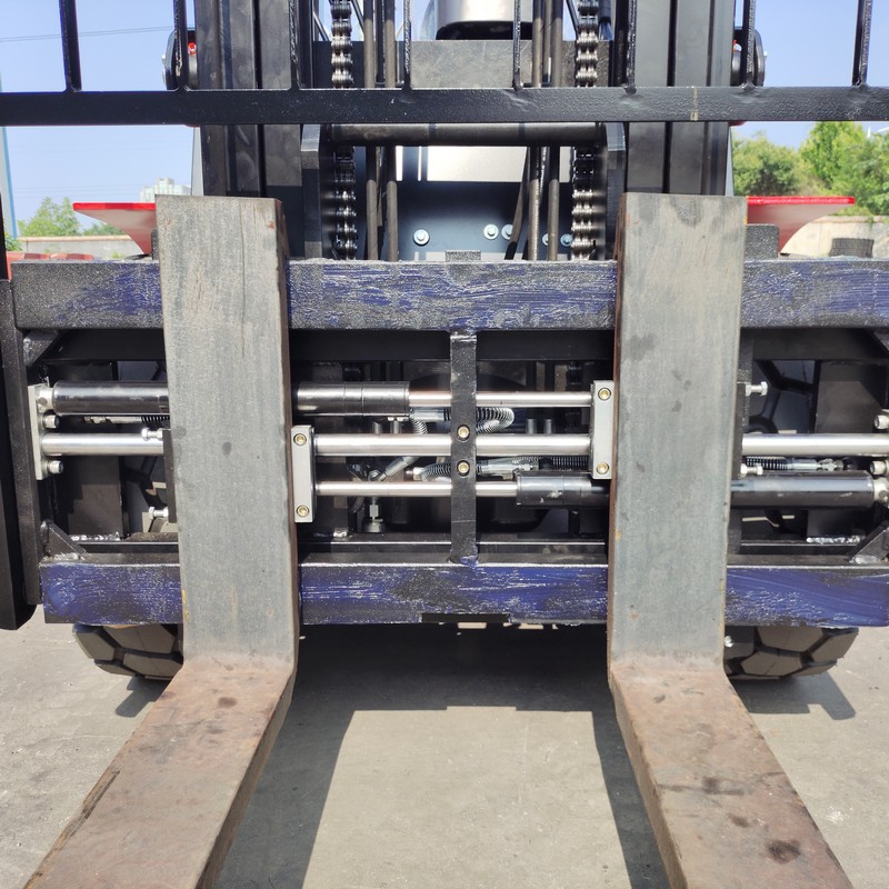 Fourche à écartement réglable pour chariot élévateur